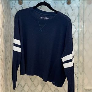 very comfy sweatshirt!!